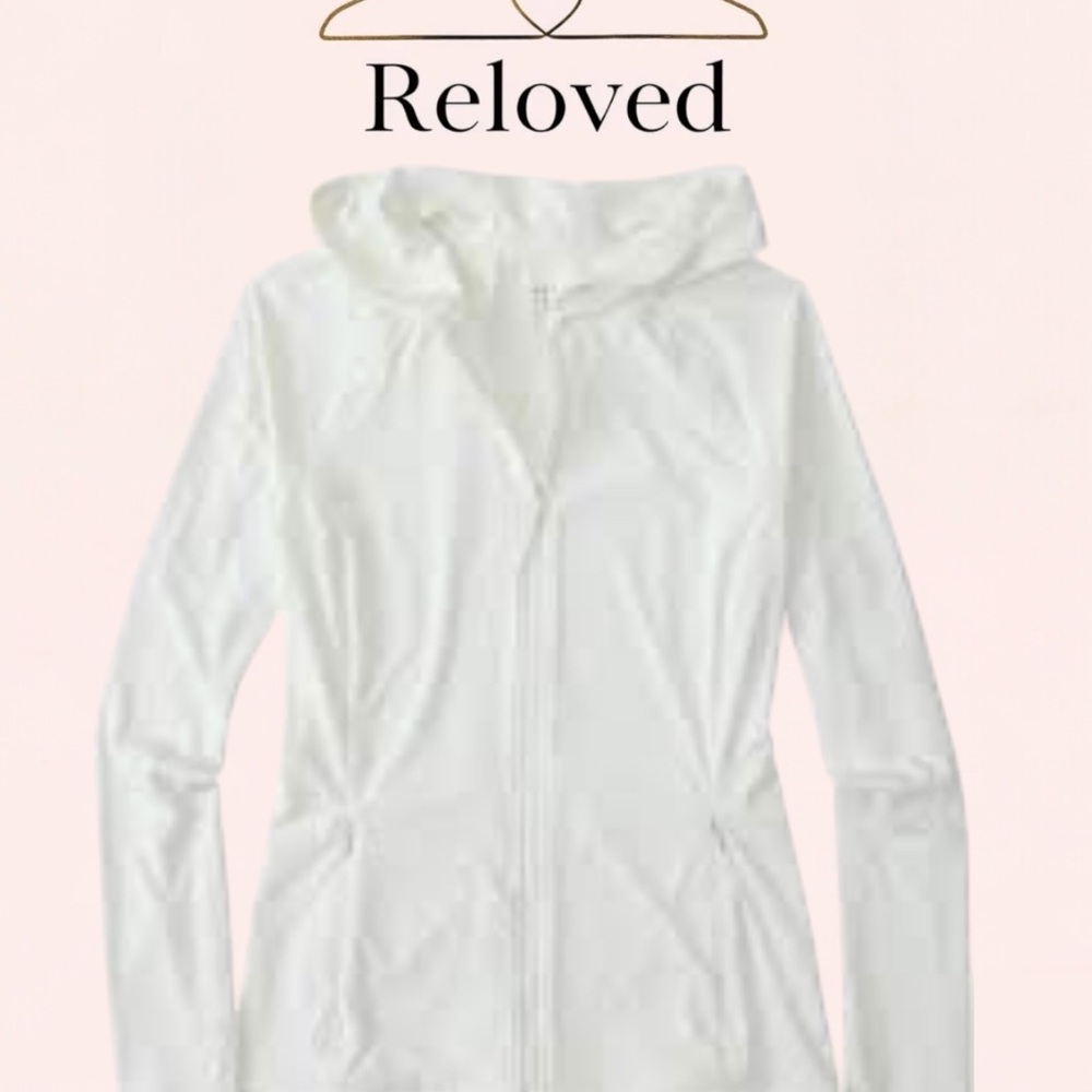 Athleta White Hoodie Sweatshirt- run
s large like a 10